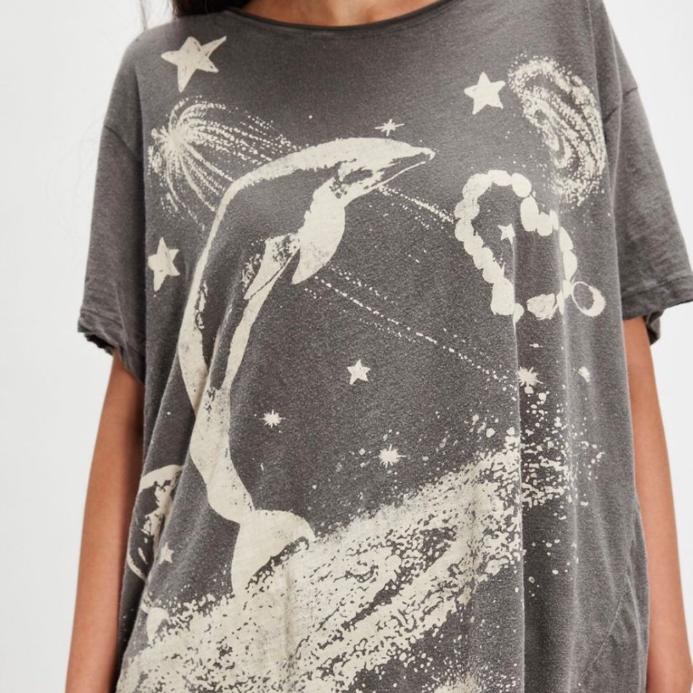 Magnolia Pearl Sky Dolphin Tee in Ozzy color - Picture 4 of 11
